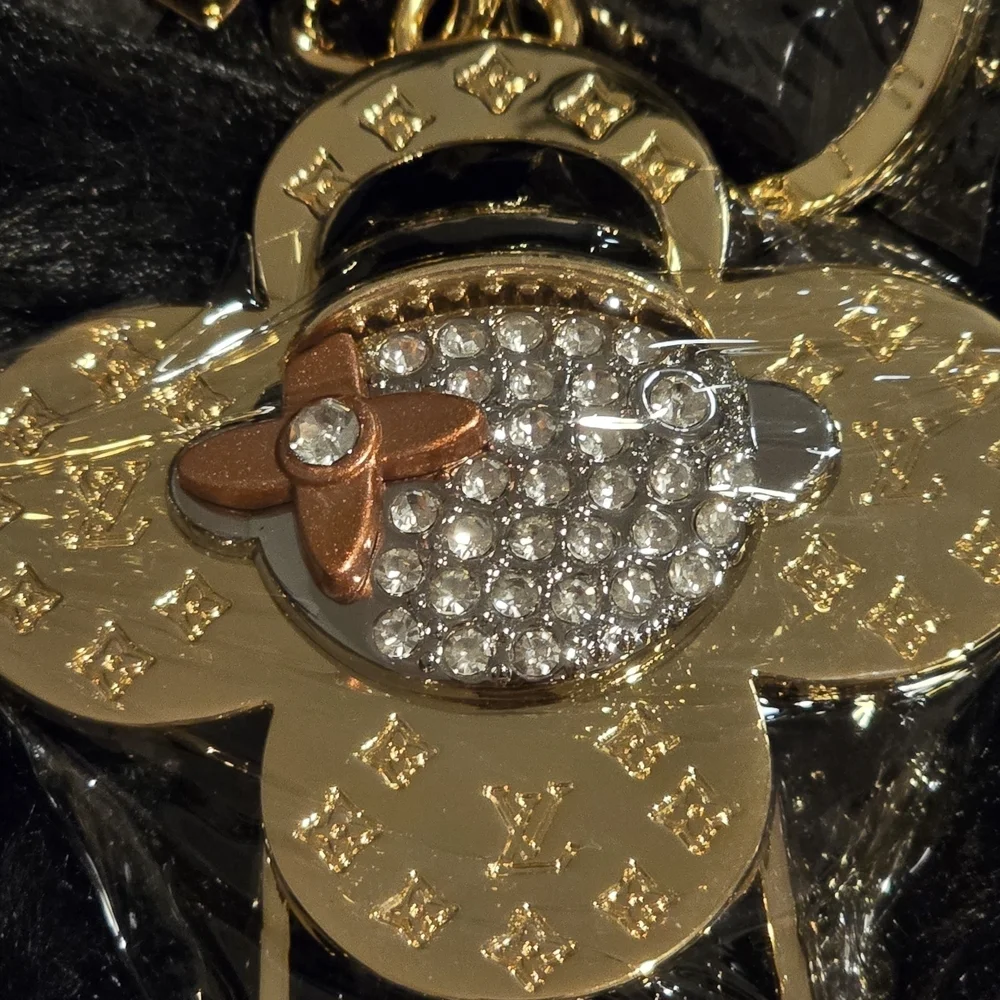 LV 18kgp LV Elegant Gold and Silver Keychain